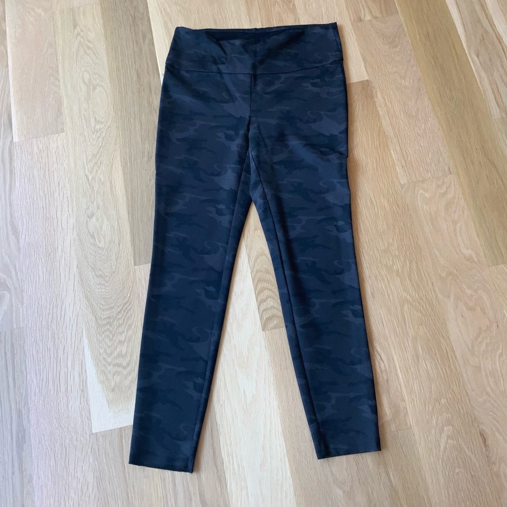 Nicole Miller black/grey camo leggings. Size L.